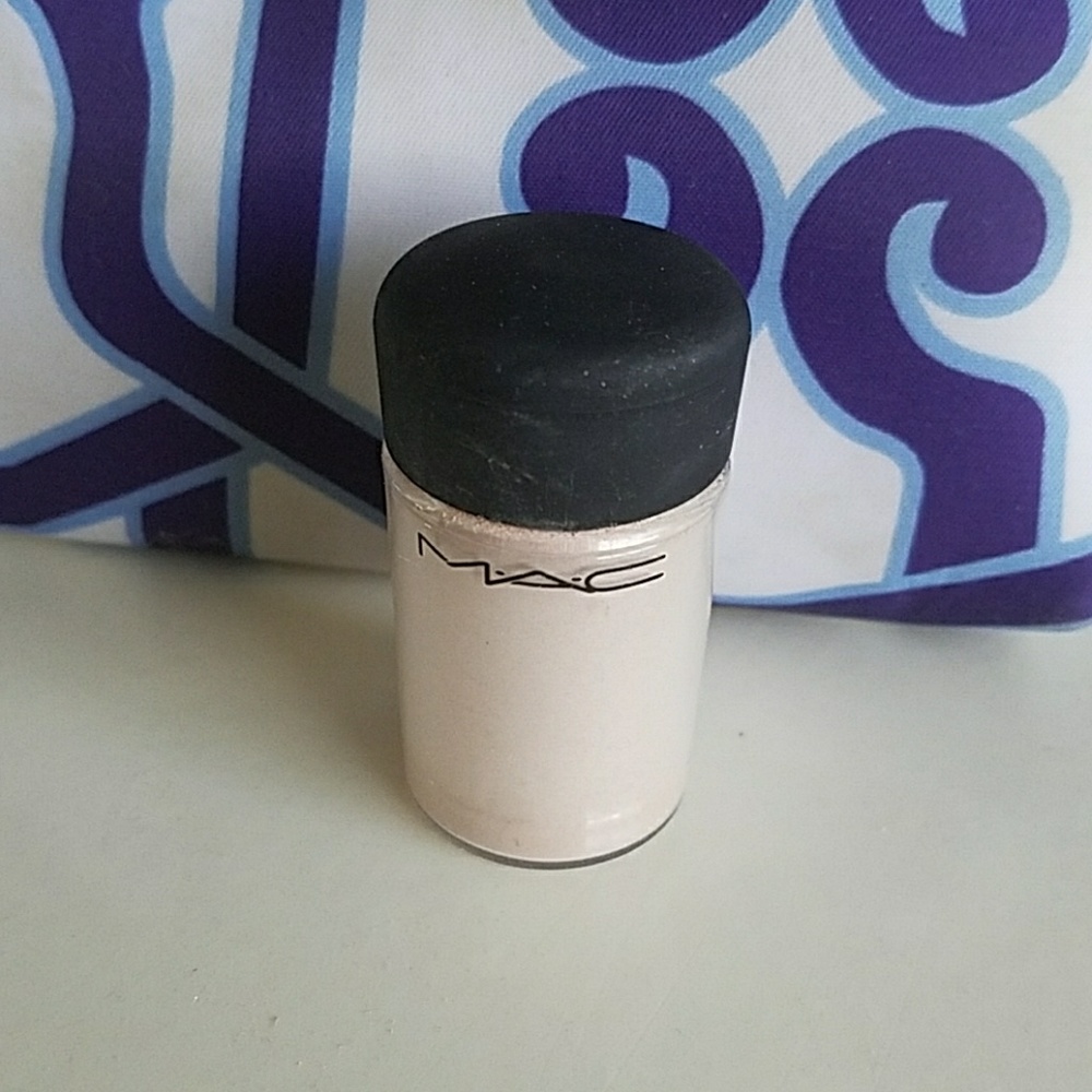 MAC naked pigment